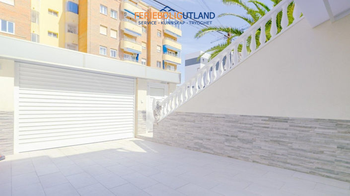 Image No.4-4 Bed Townhouse for sale