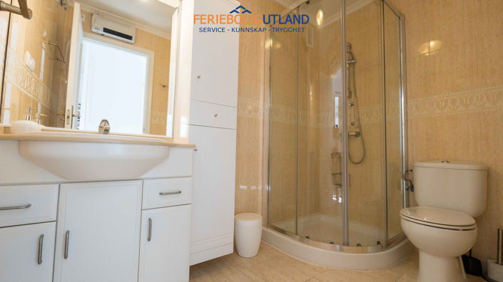 Image No.18-4 Bed Townhouse for sale