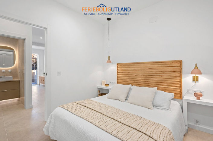 Image No.12-2 Bed Townhouse for sale