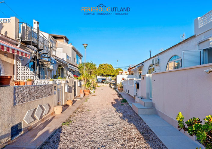 Image No.25-2 Bed Townhouse for sale