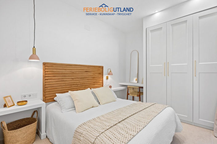 Image No.8-2 Bed Townhouse for sale