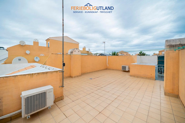 Image No.31-2 Bed Townhouse for sale