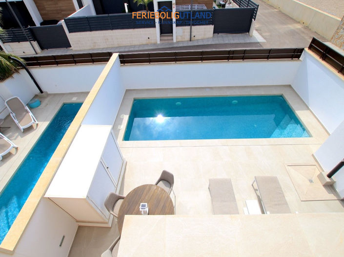 Image No.3-Villa de 3 chambres à vendre à Alicante