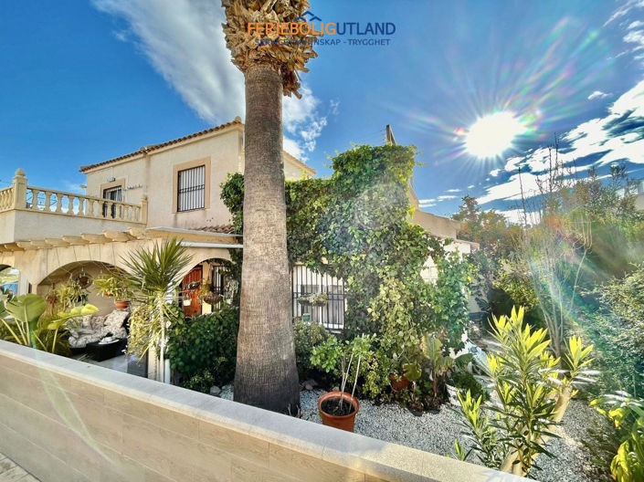 Image No.19-3 Bed Townhouse for sale