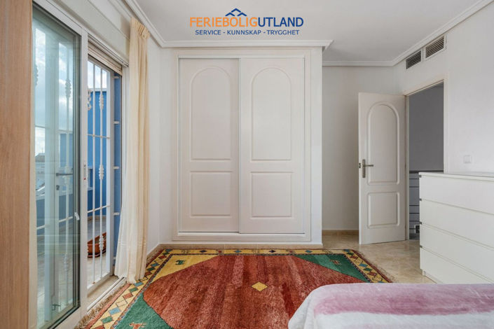 Image No.13-4 Bed Townhouse for sale