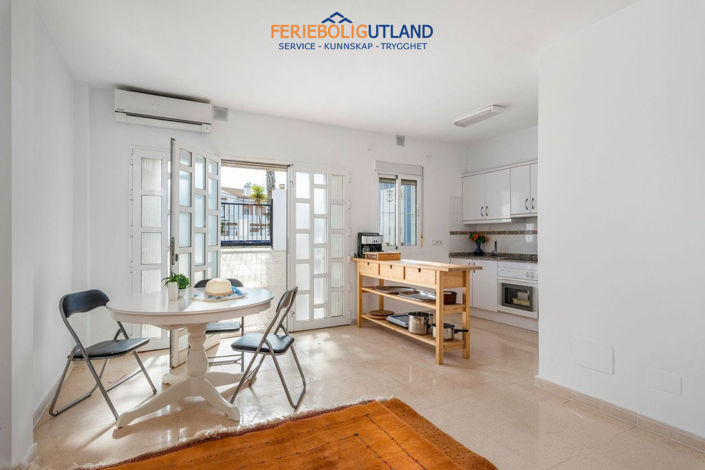 Image No.17-4 Bed Townhouse for sale