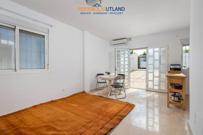 Image No.18-4 Bed Townhouse for sale