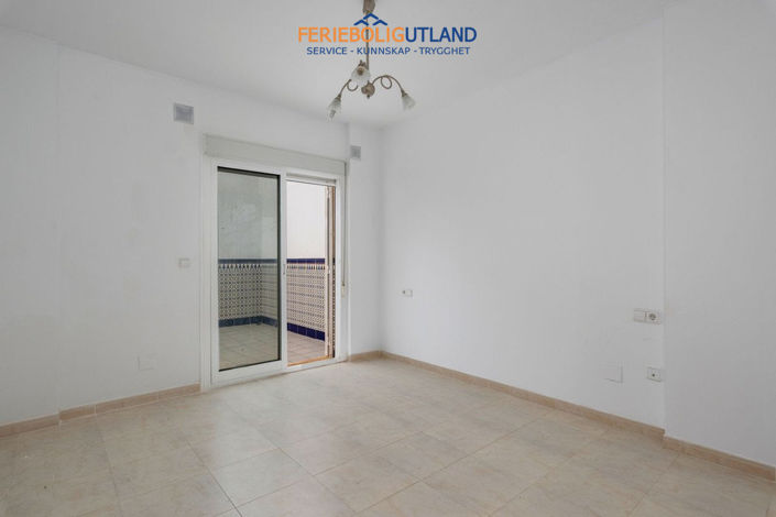 Image No.20-4 Bed Townhouse for sale