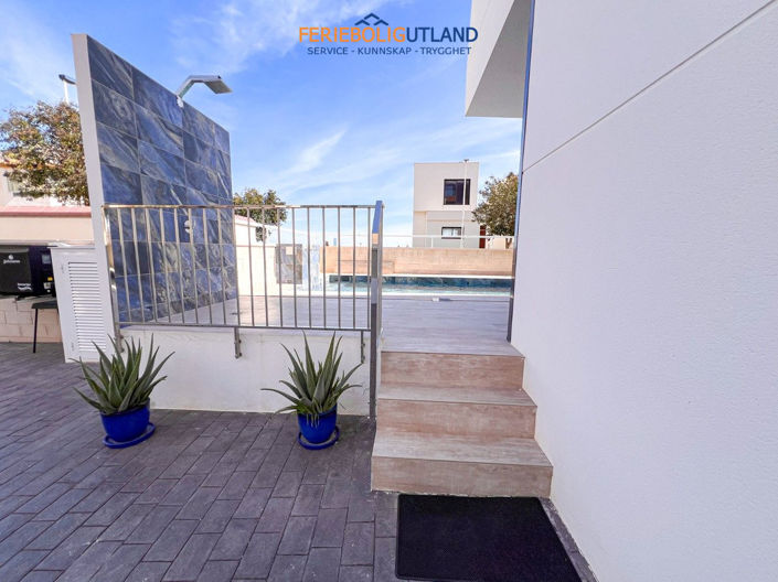 Image No.24-3 Bed Apartment for sale