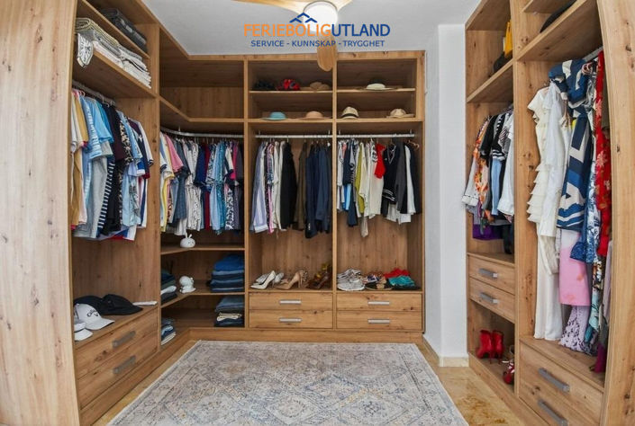 Image No.17-4 Bed Villa for sale