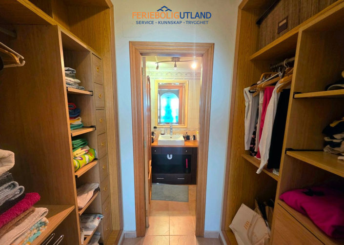 Image No.17-4 Bed Townhouse for sale