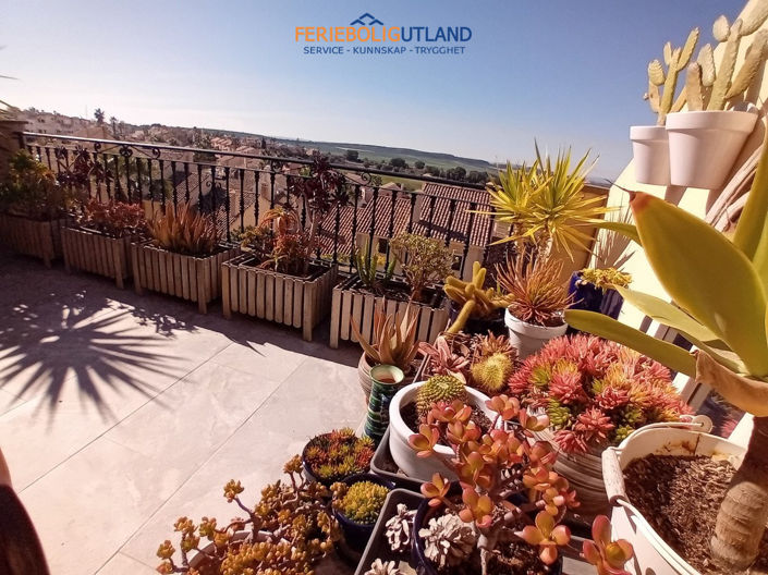 Image No.37-2 Bed Townhouse for sale