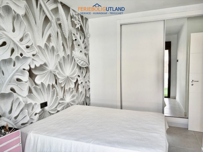 Image No.10-3 Bed Villa for sale