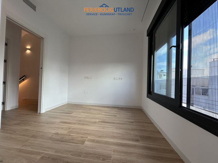 Image No.17-3 Bed Townhouse for sale