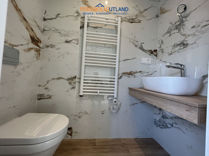 Image No.19-3 Bed Townhouse for sale