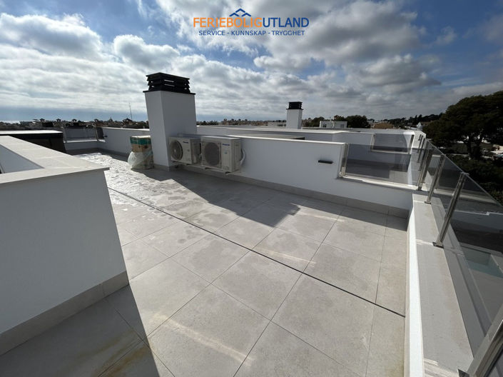 Image No.30-3 Bed Townhouse for sale