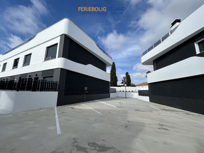 Image No.36-3 Bed Townhouse for sale