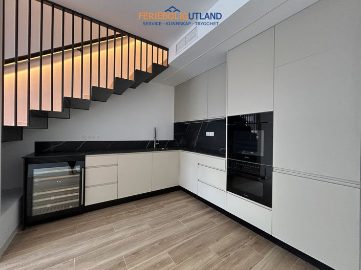 Image No.8-3 Bed Townhouse for sale