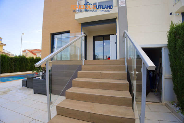 Image No.26-3 Bed Townhouse for sale