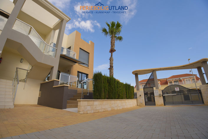 Image No.7-3 Bed Townhouse for sale