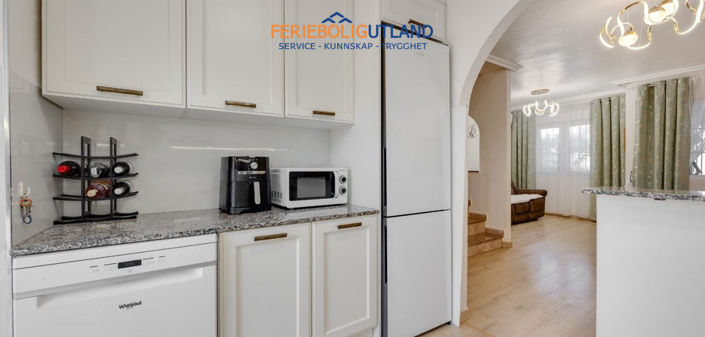 Image No.12-3 Bed Townhouse for sale