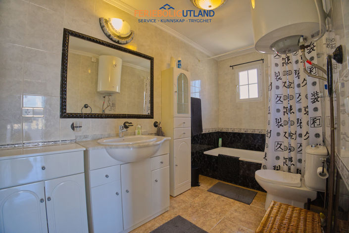 Image No.29-3 Bed Villa for sale