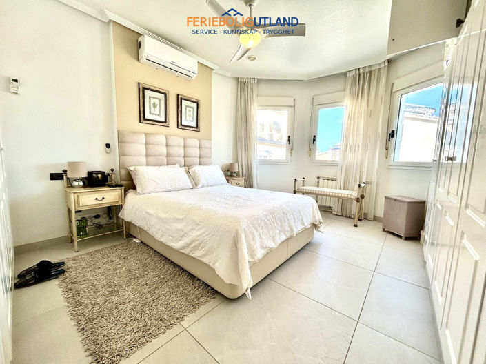 Image No.12-4 Bed Villa for sale