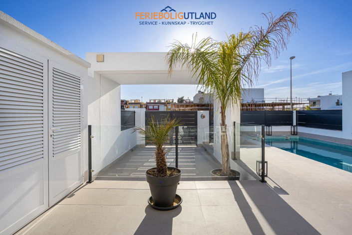 Image No.2-4 Bed Villa for sale