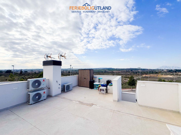 Image No.16-2 Bed Townhouse for sale