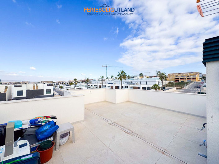 Image No.18-2 Bed Townhouse for sale