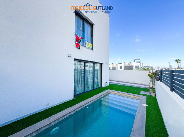 Image No.25-2 Bed Townhouse for sale