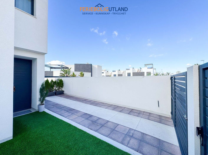 Image No.26-2 Bed Townhouse for sale