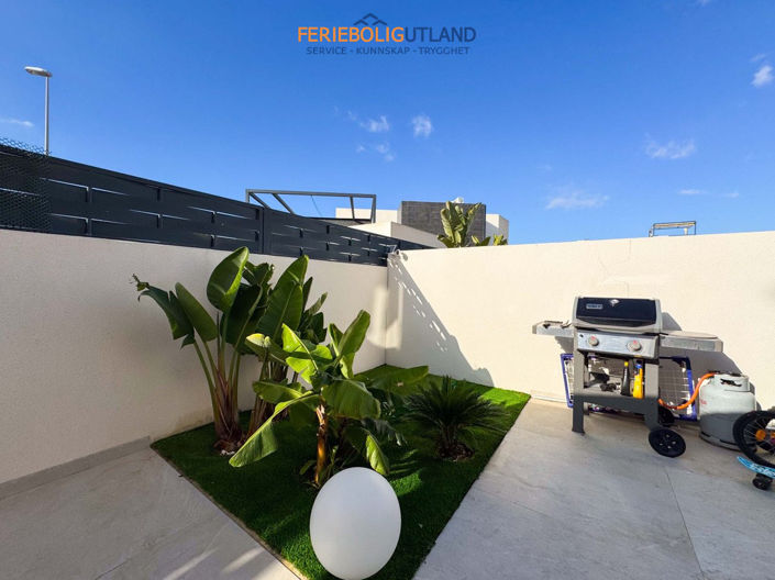 Image No.37-2 Bed Townhouse for sale