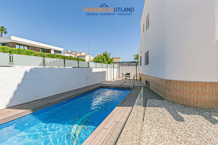 Image No.4-4 Bed Villa for sale