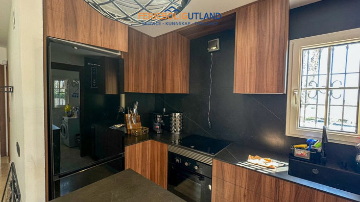 Image No.13-3 Bed Townhouse for sale