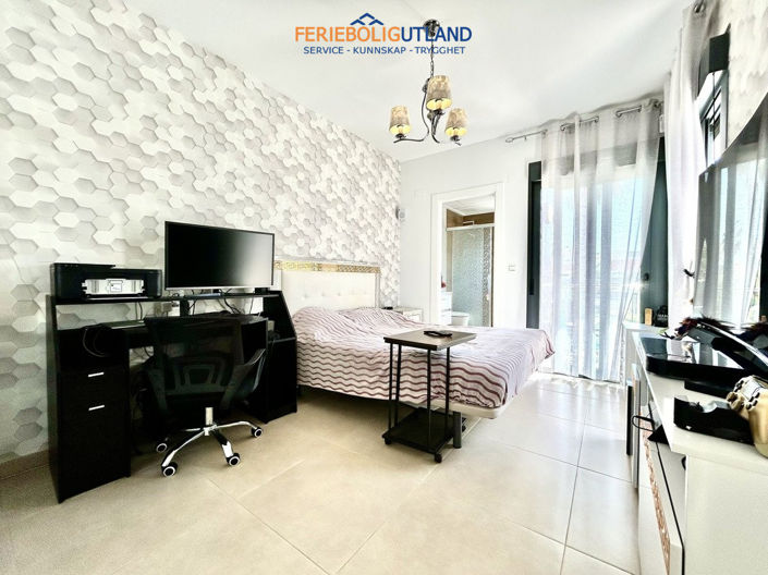 Image No.16-3 Bed Townhouse for sale