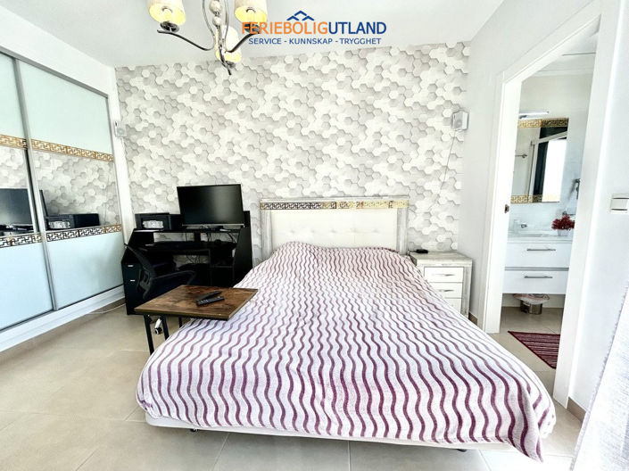 Image No.17-3 Bed Townhouse for sale