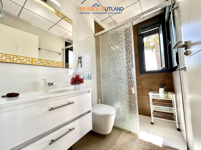 Image No.18-3 Bed Townhouse for sale