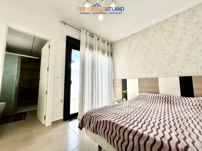 Image No.29-3 Bed Townhouse for sale