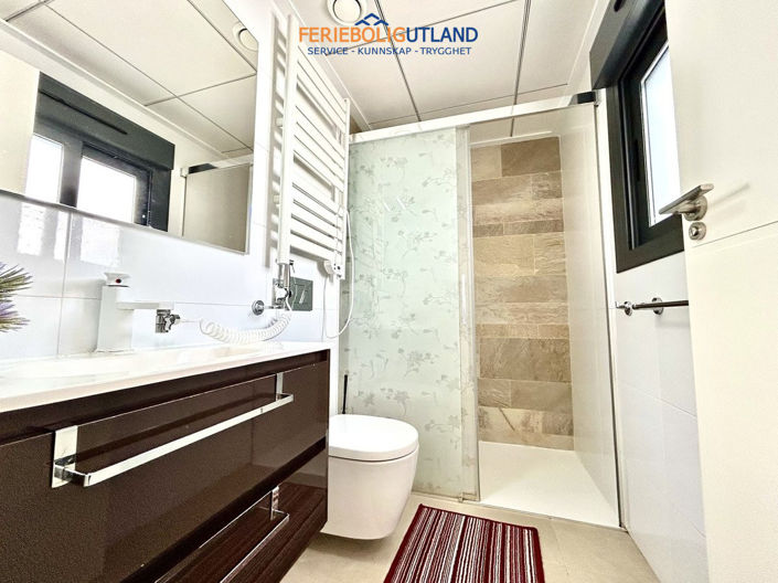 Image No.30-3 Bed Townhouse for sale