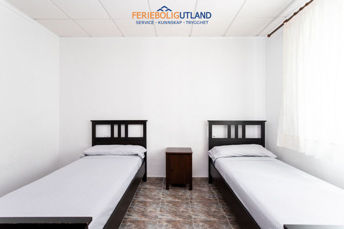 Image No.20-4 Bed Townhouse for sale