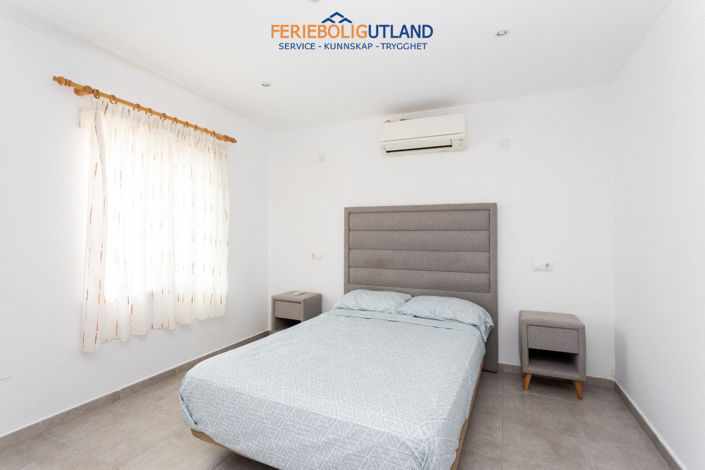 Image No.23-4 Bed Townhouse for sale