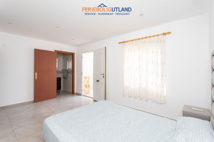 Image No.25-4 Bed Townhouse for sale