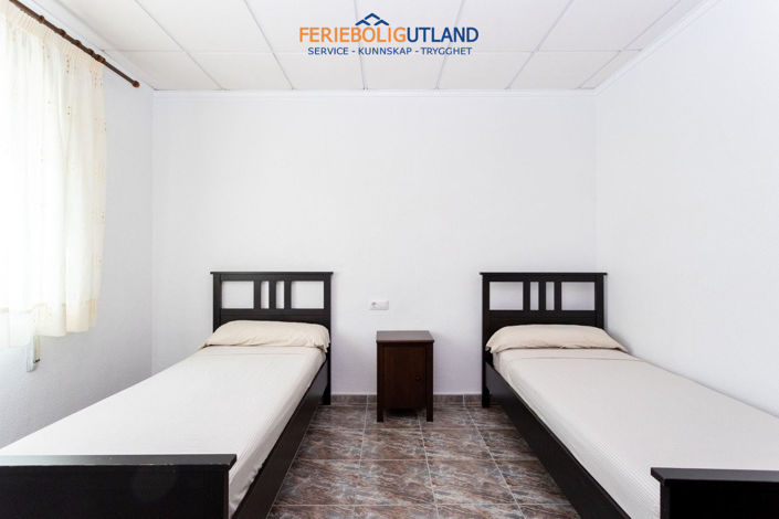 Image No.27-4 Bed Townhouse for sale