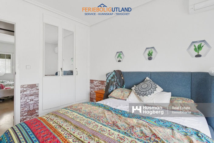 Image No.23-2 Bed Townhouse for sale