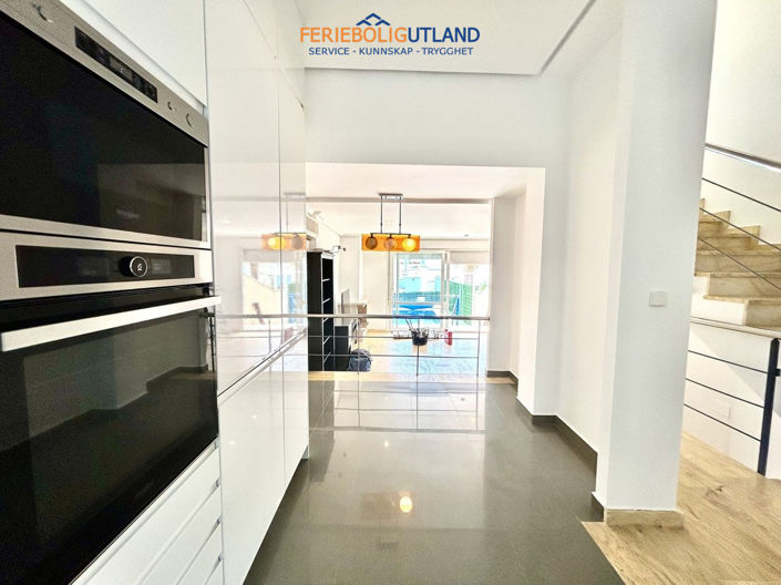 Image No.10-3 Bed Townhouse for sale