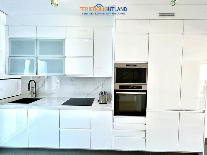 Image No.11-3 Bed Townhouse for sale