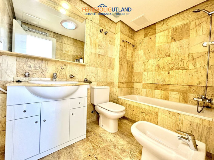 Image No.18-3 Bed Townhouse for sale