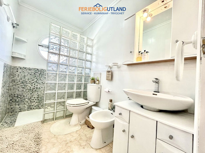 Image No.17-2 Bed Townhouse for sale