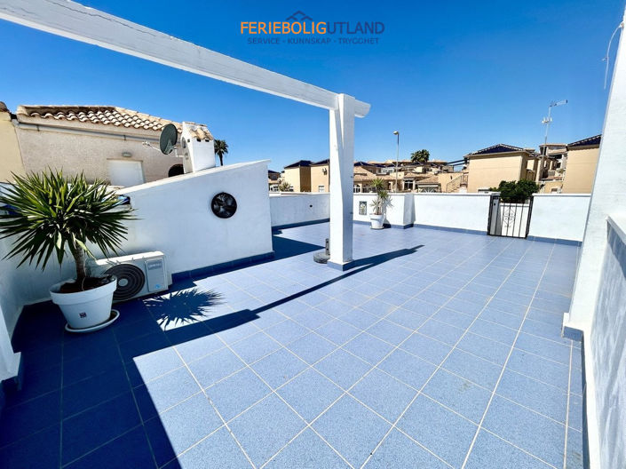 Image No.20-2 Bed Townhouse for sale